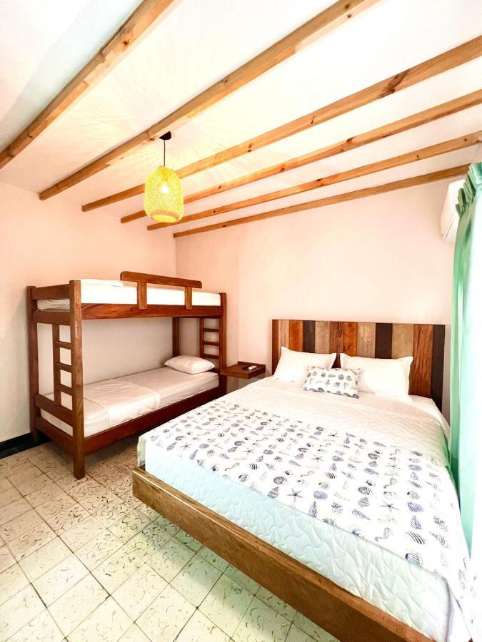 Colonial Beach Airport Hotel Cartagena Exterior photo