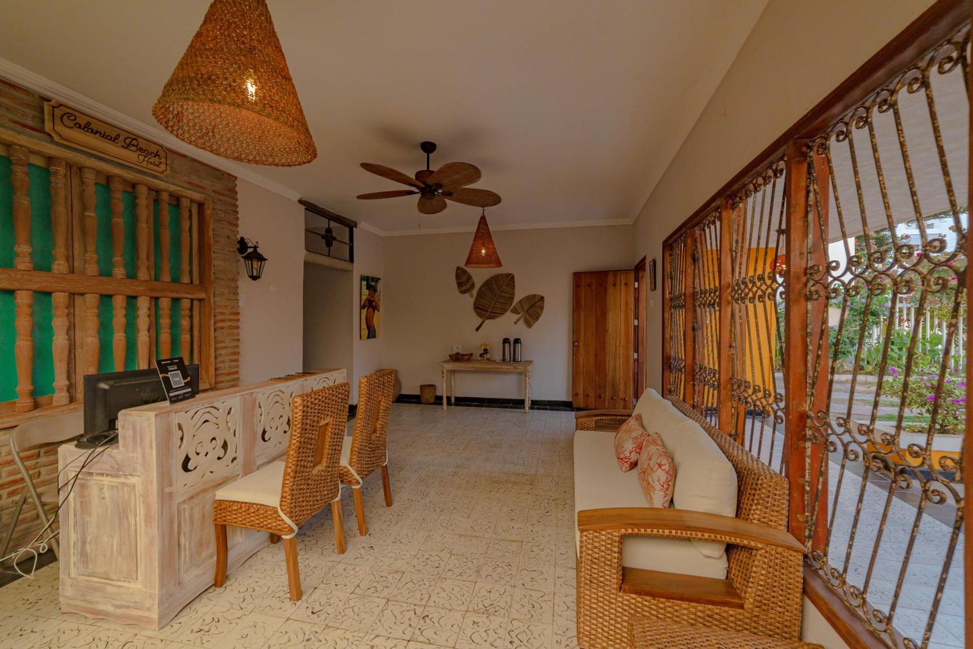 Colonial Beach Airport Hotel Cartagena Exterior photo