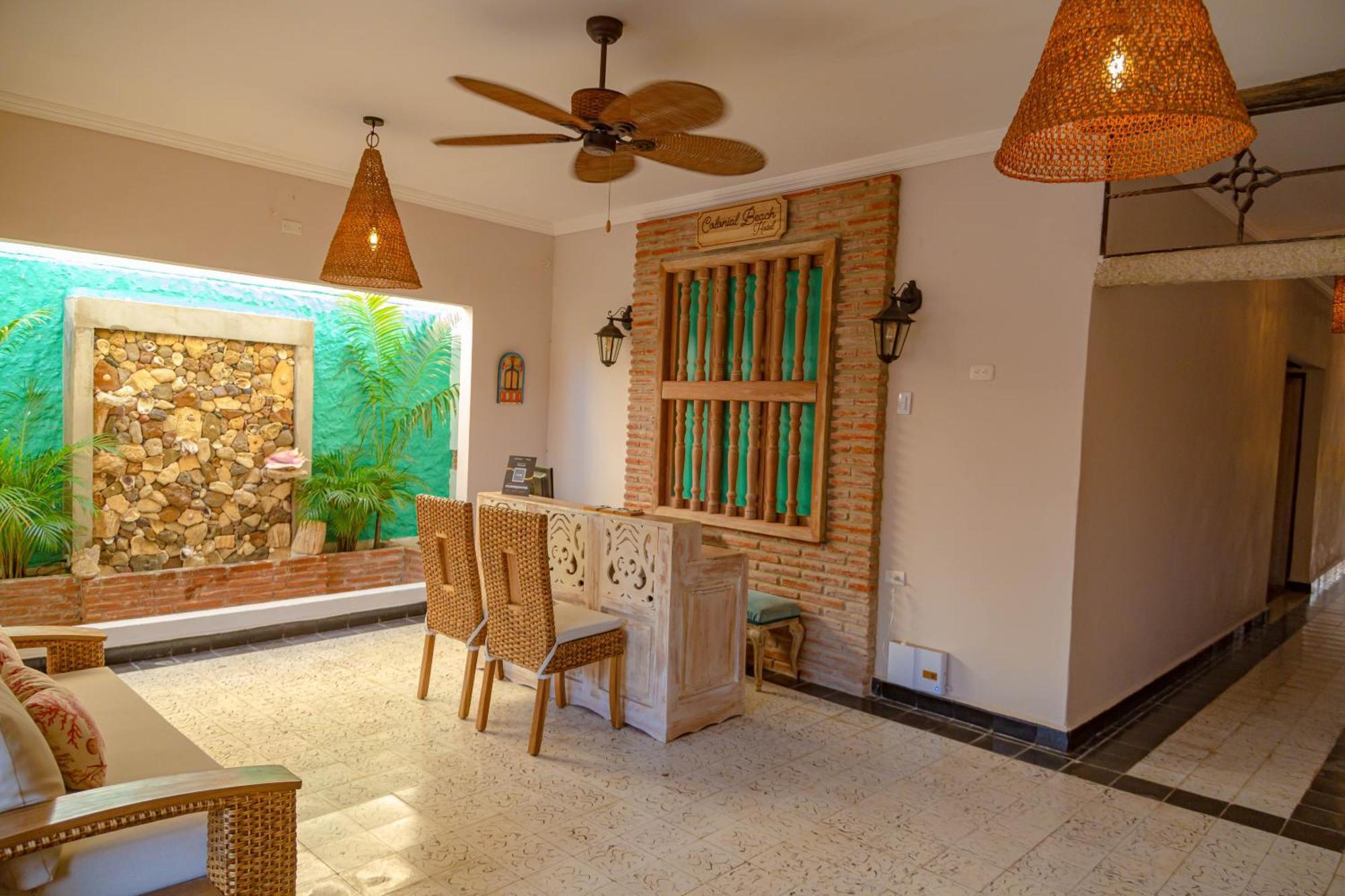 Colonial Beach Airport Hotel Cartagena Exterior photo