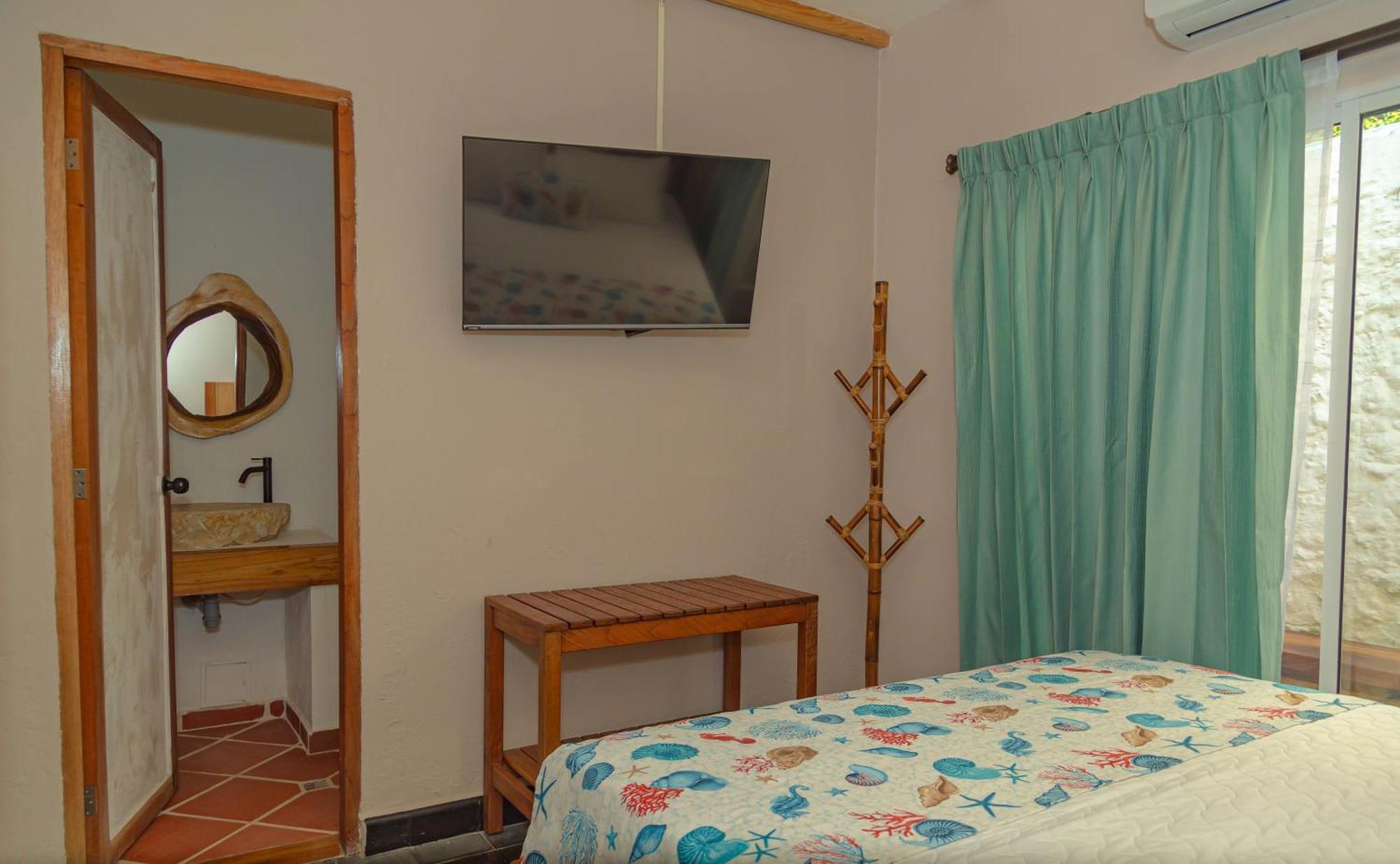Colonial Beach Airport Hotel Cartagena Exterior photo
