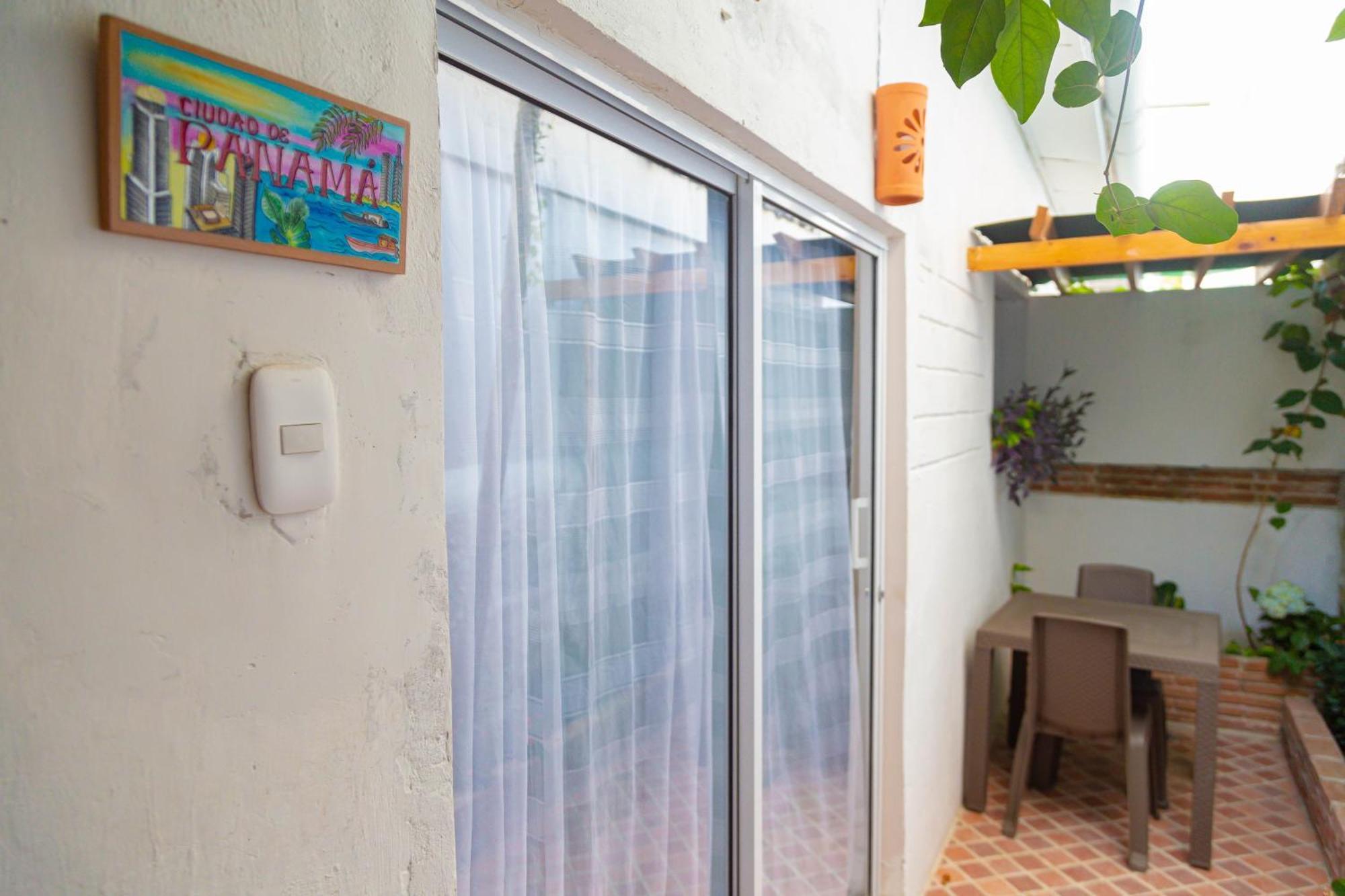 Colonial Beach Airport Hotel Cartagena Exterior photo