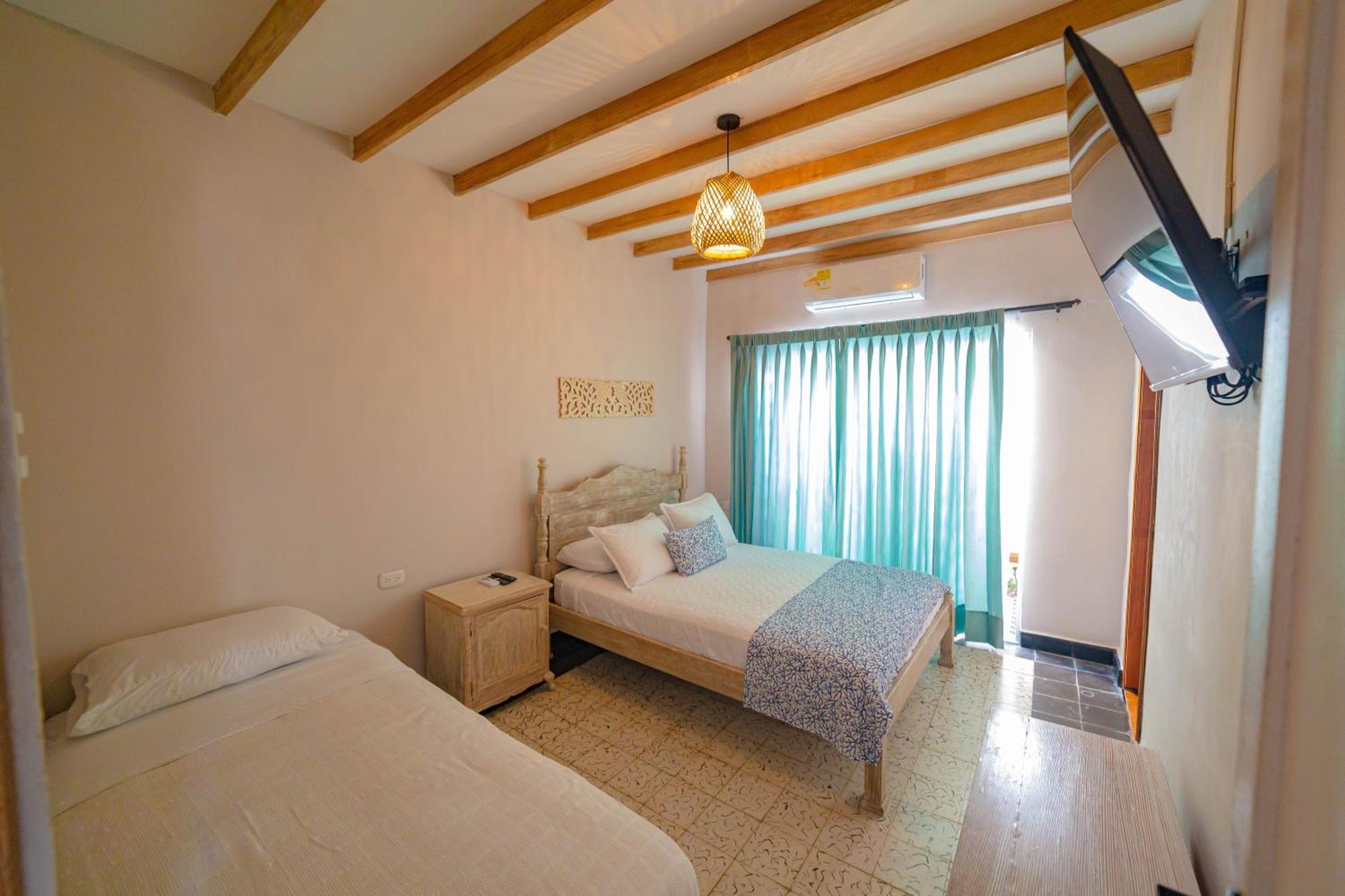 Colonial Beach Airport Hotel Cartagena Exterior photo