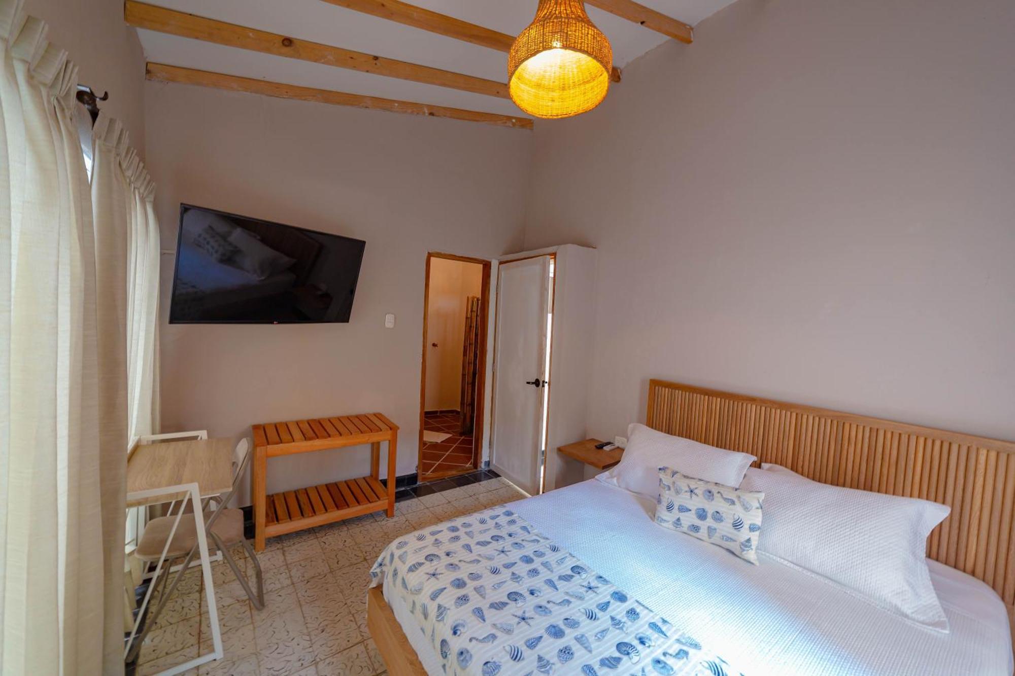 Colonial Beach Airport Hotel Cartagena Exterior photo