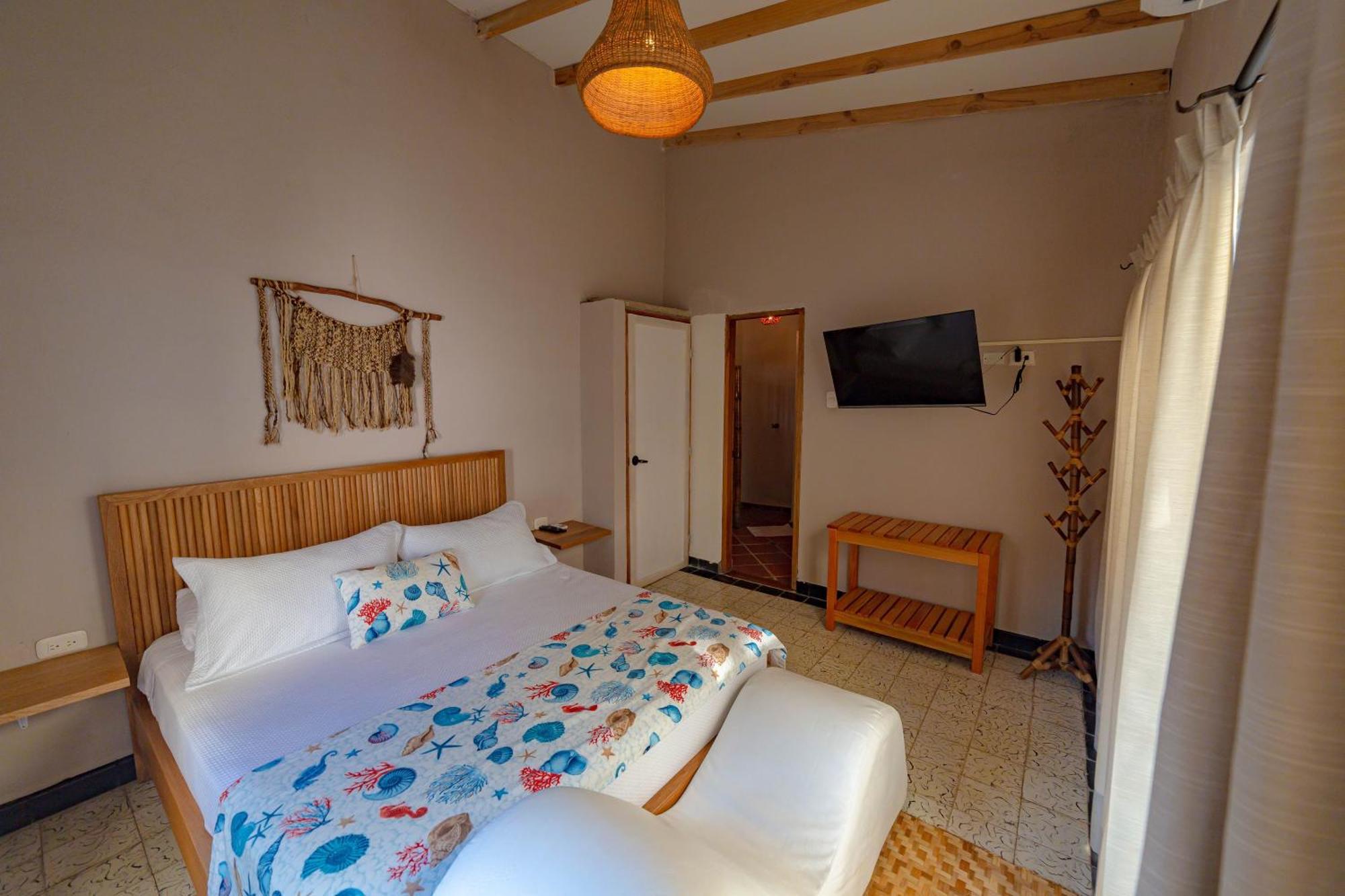 Colonial Beach Airport Hotel Cartagena Exterior photo