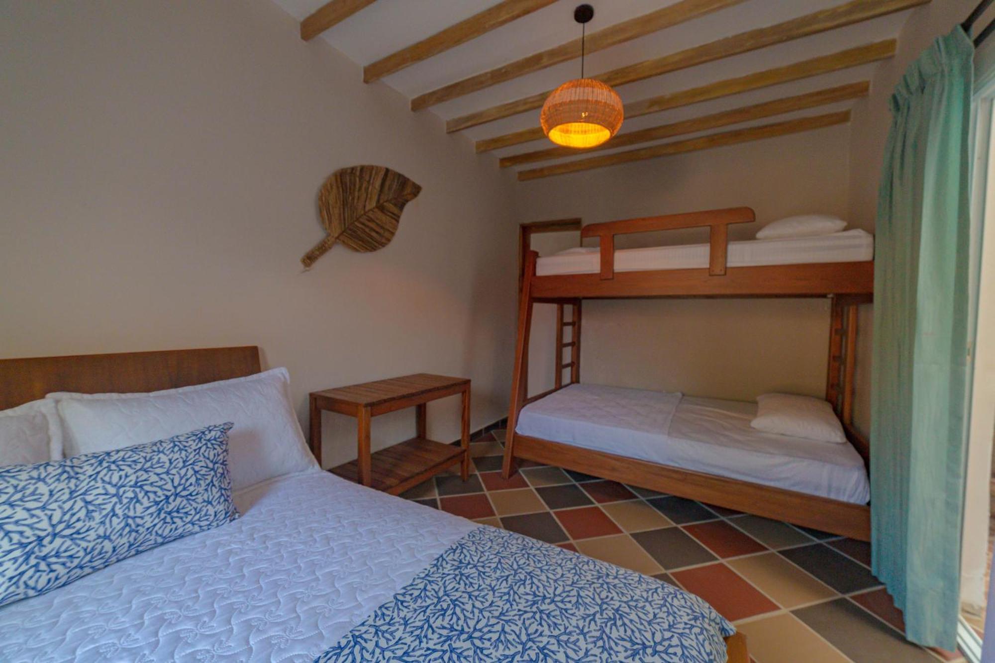 Colonial Beach Airport Hotel Cartagena Exterior photo