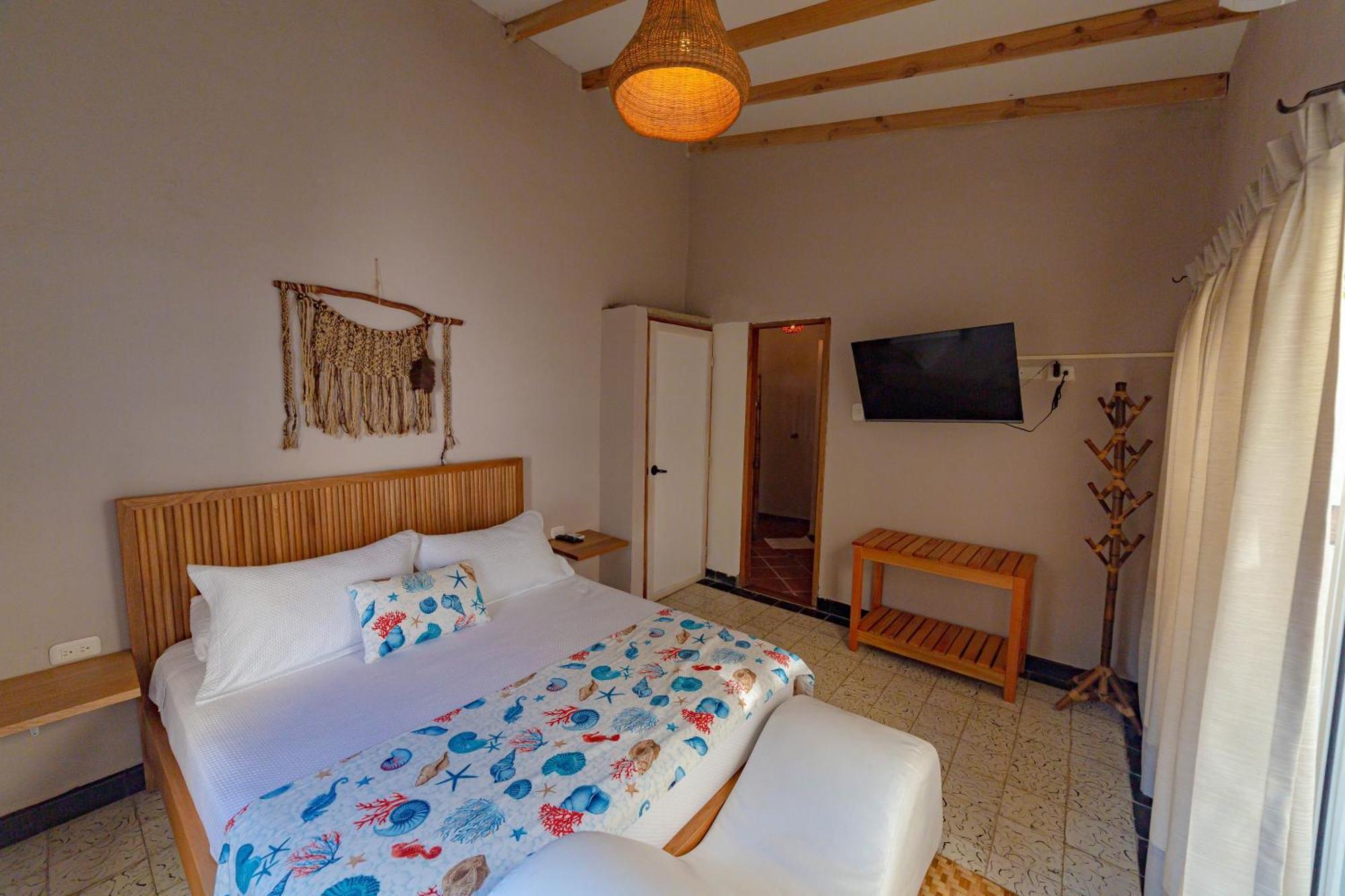 Colonial Beach Airport Hotel Cartagena Exterior photo