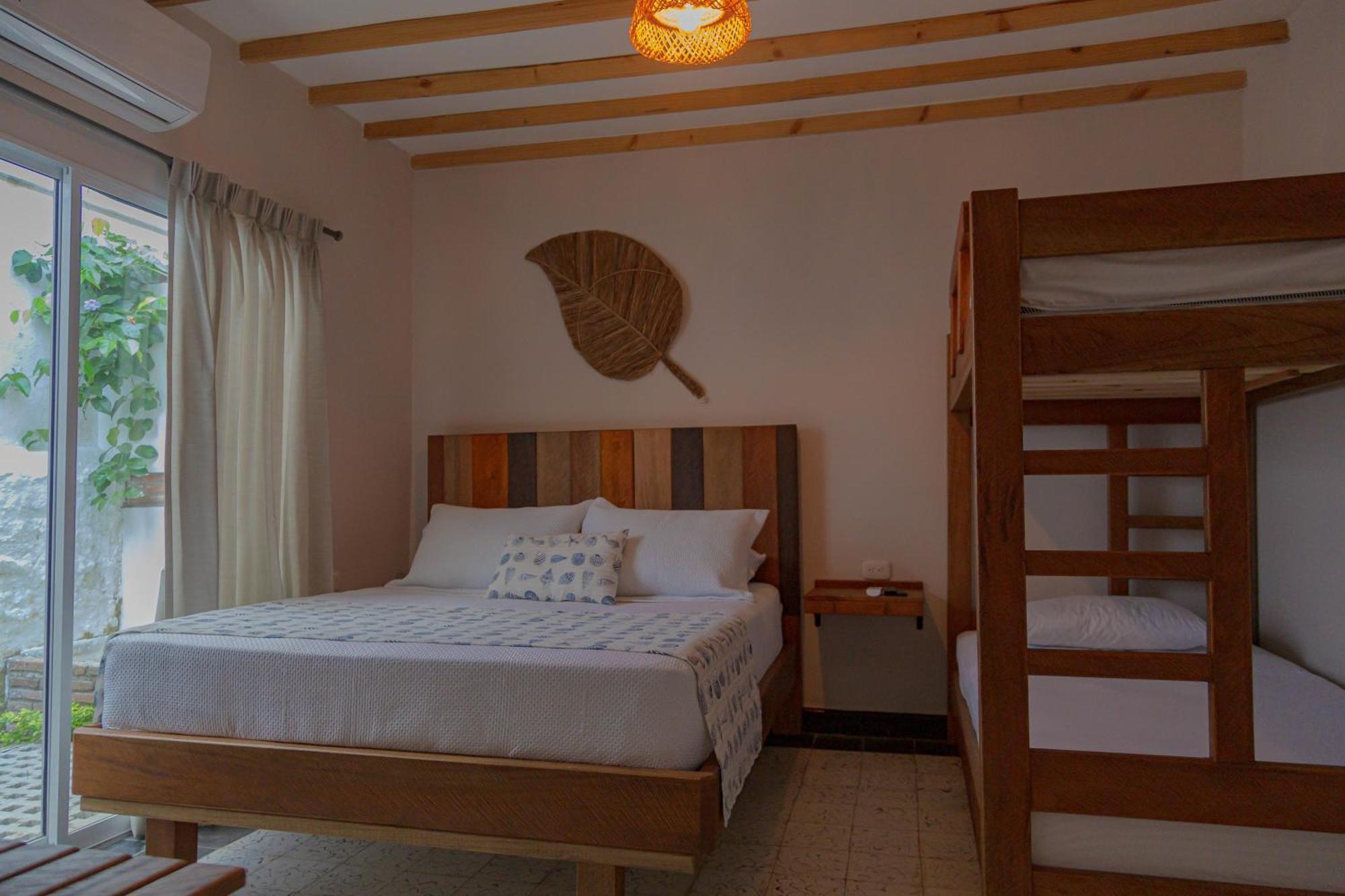 Colonial Beach Airport Hotel Cartagena Exterior photo