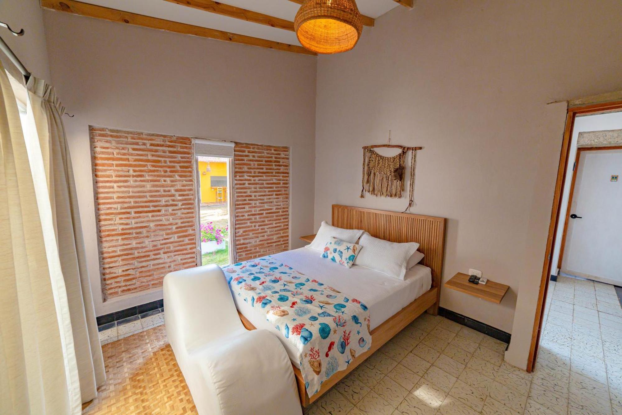 Colonial Beach Airport Hotel Cartagena Exterior photo