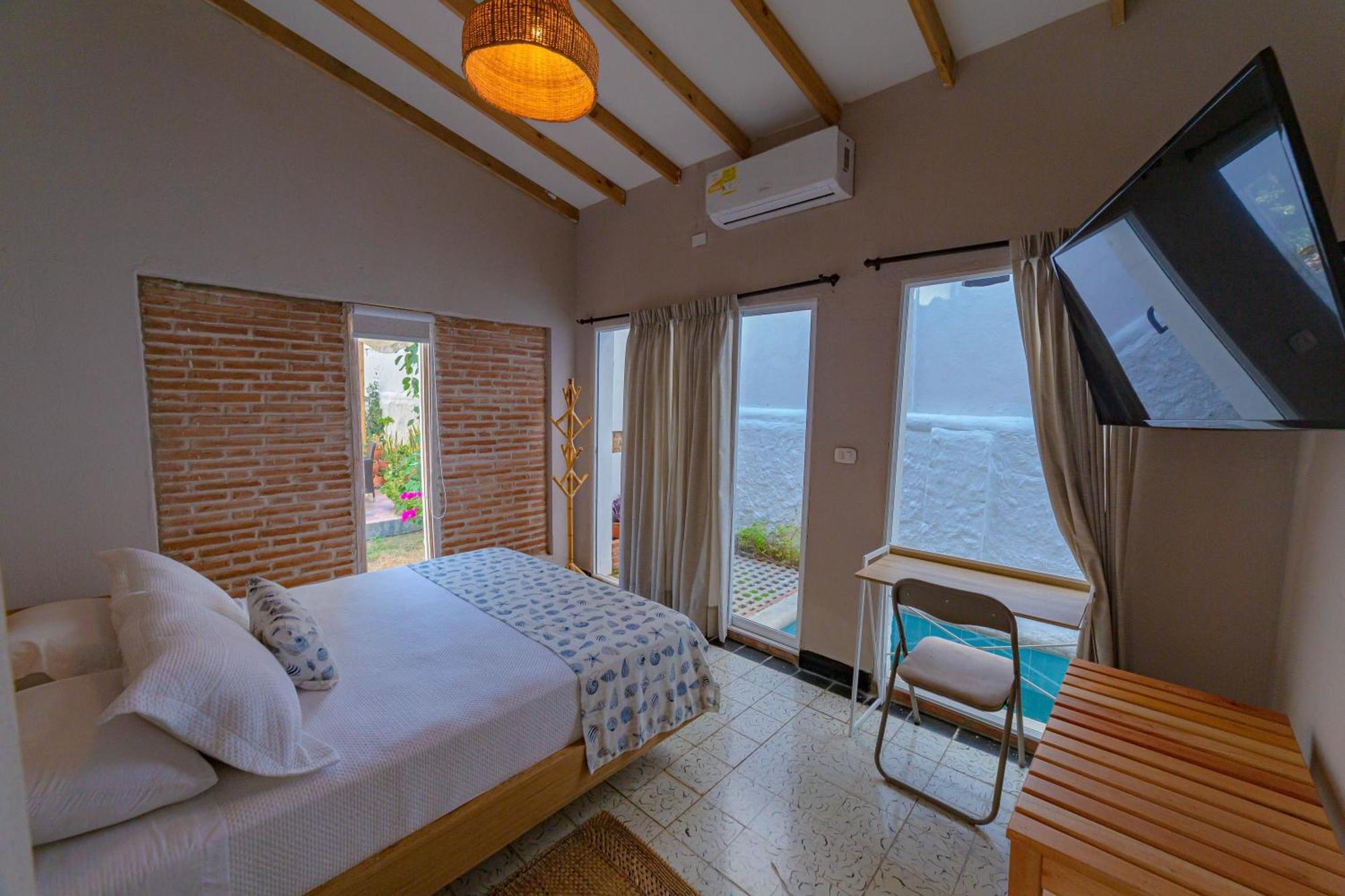 Colonial Beach Airport Hotel Cartagena Exterior photo