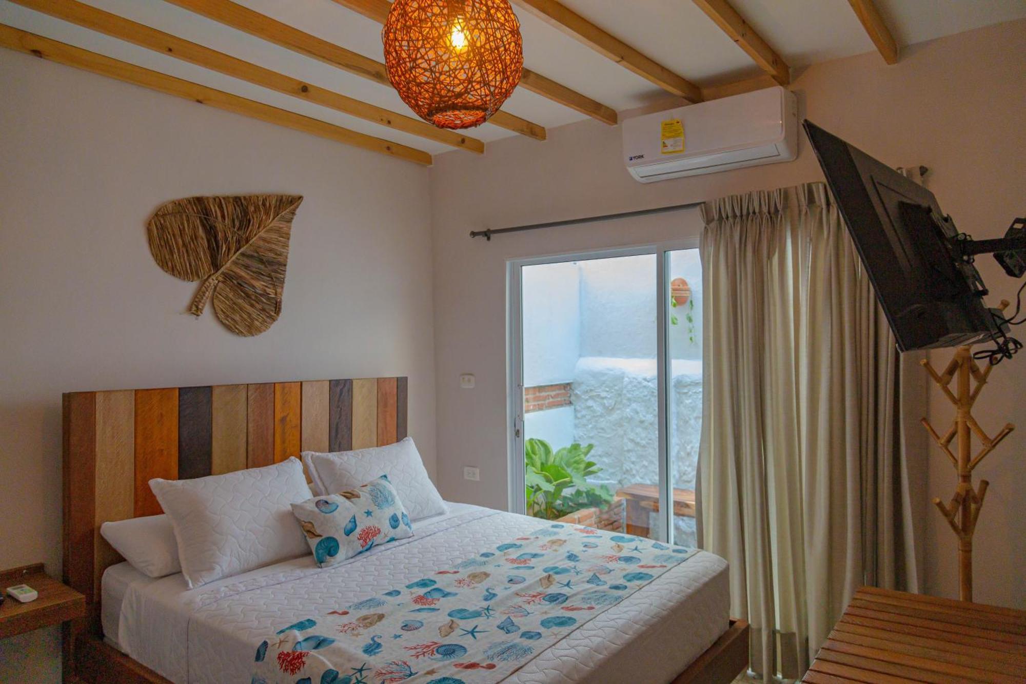 Colonial Beach Airport Hotel Cartagena Exterior photo
