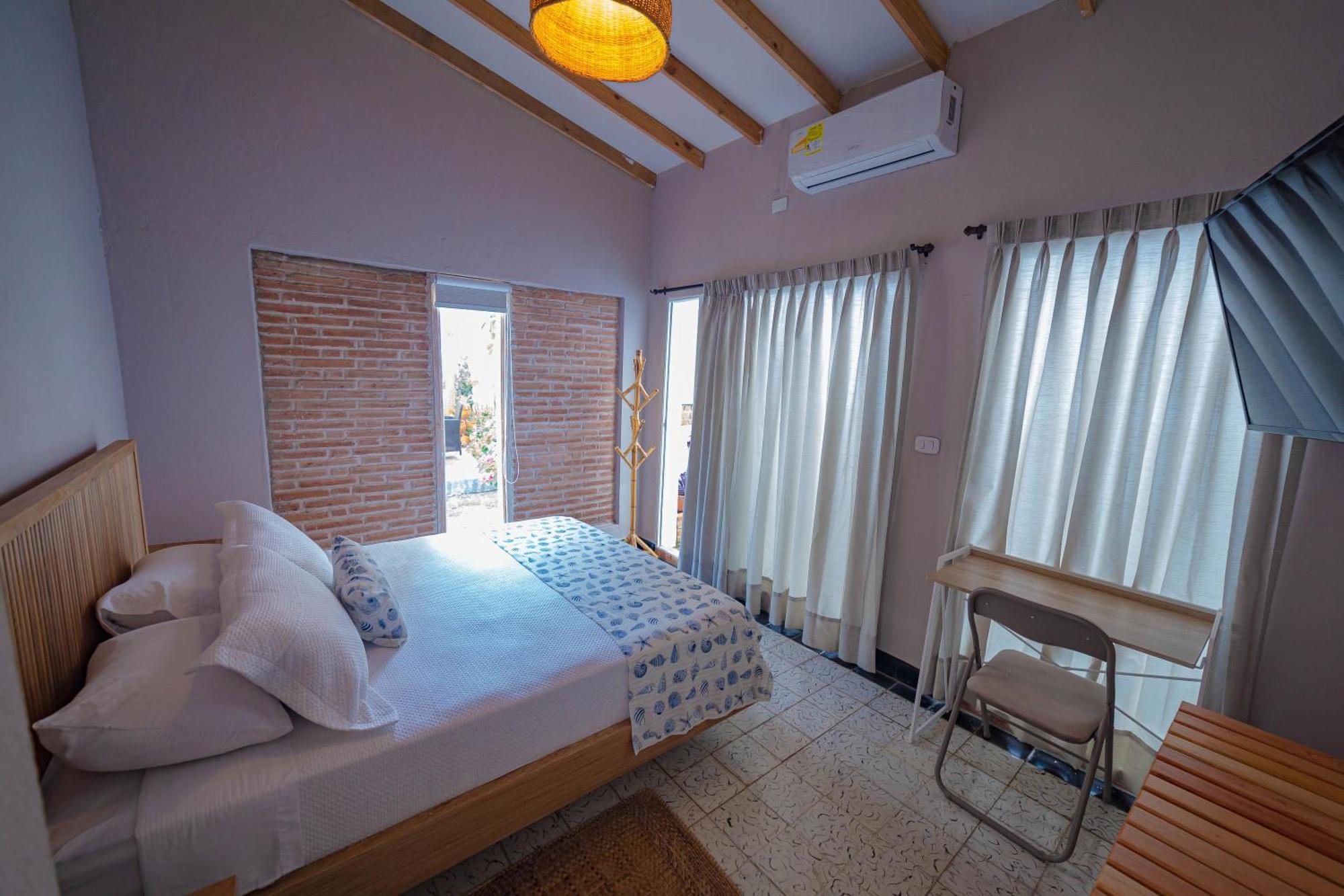Colonial Beach Airport Hotel Cartagena Exterior photo