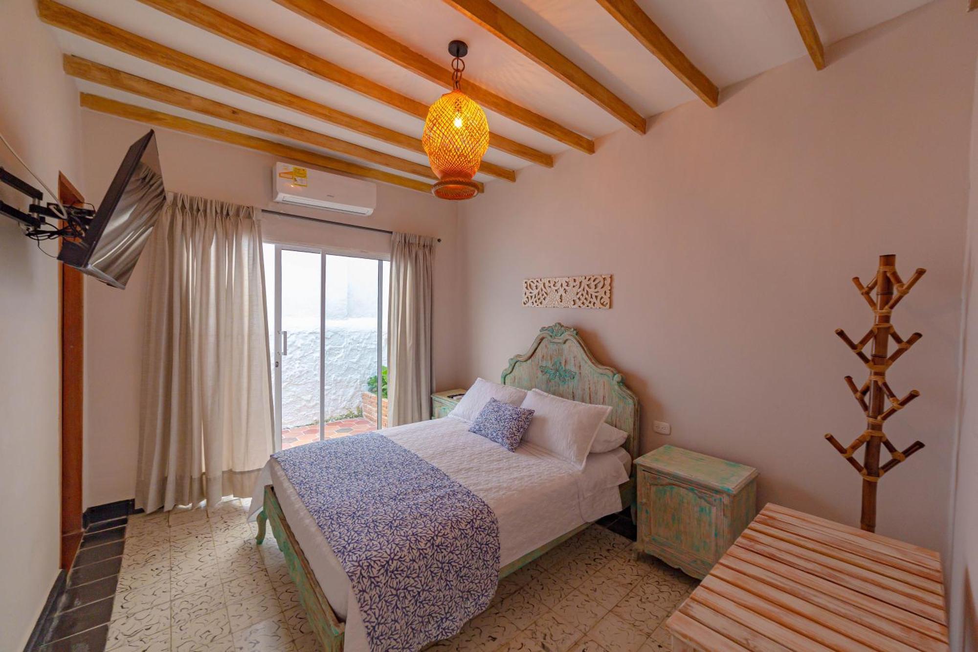 Colonial Beach Airport Hotel Cartagena Exterior photo