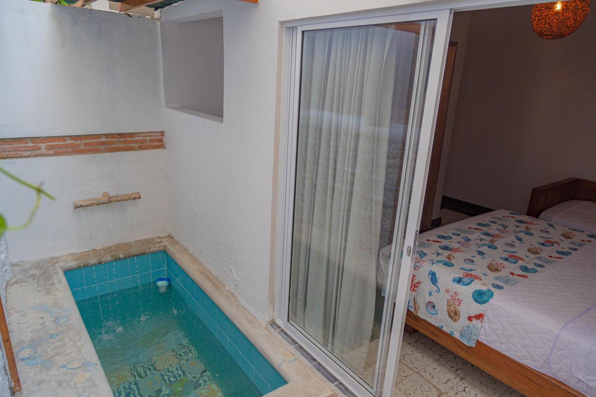 Colonial Beach Airport Hotel Cartagena Exterior photo