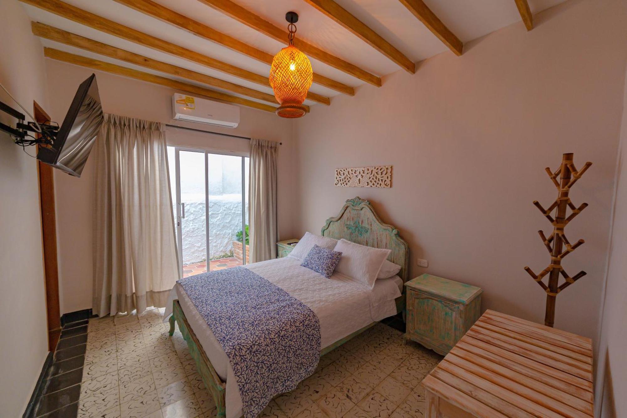 Colonial Beach Airport Hotel Cartagena Exterior photo